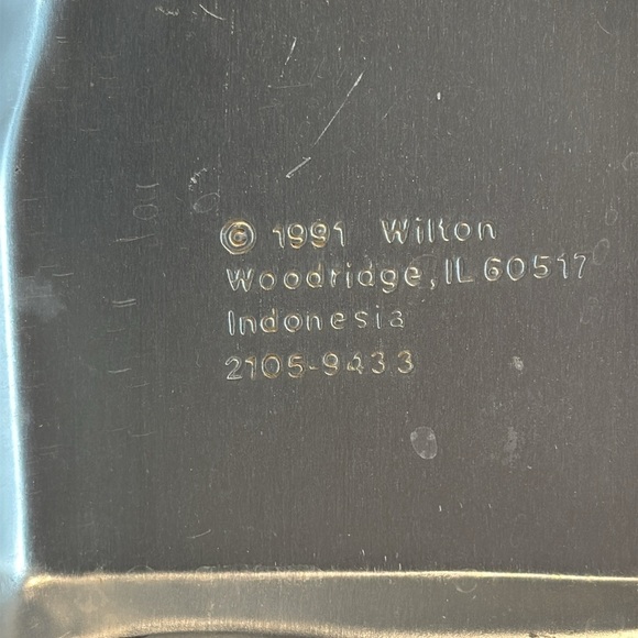 Wilton 1991 Train Cake Pan - Picture 2 of 3